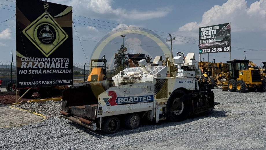 PAVIMENTADORA ROADTEC RP190E