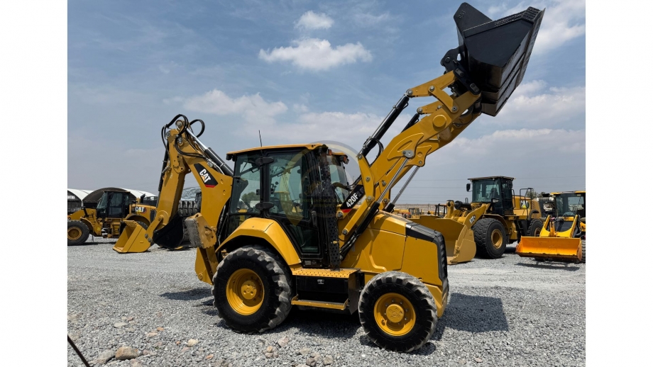 RETROEXCAVADORA CATERPILLAR 420 F2