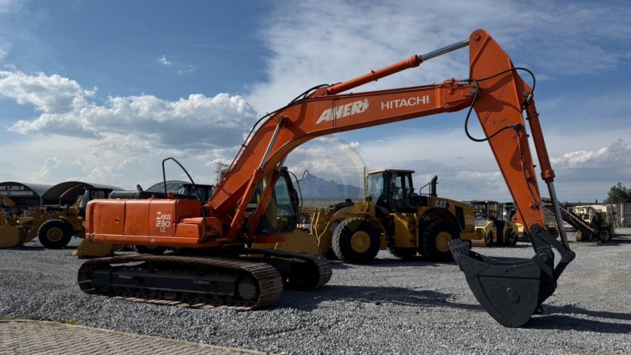 HITACHI ZX230LC