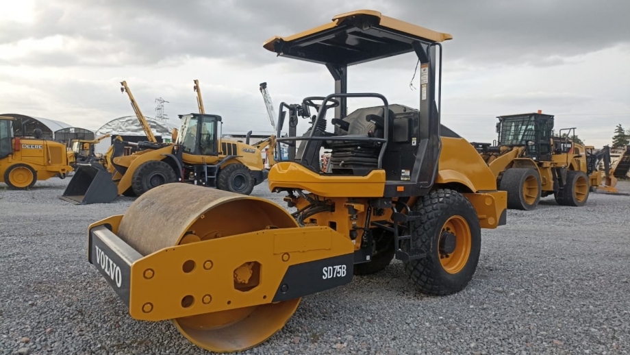VIBROCOMPACTADOR VOLVO SD70B